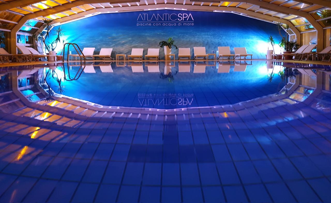 Hotel Atlantic Riccione Esterno foto